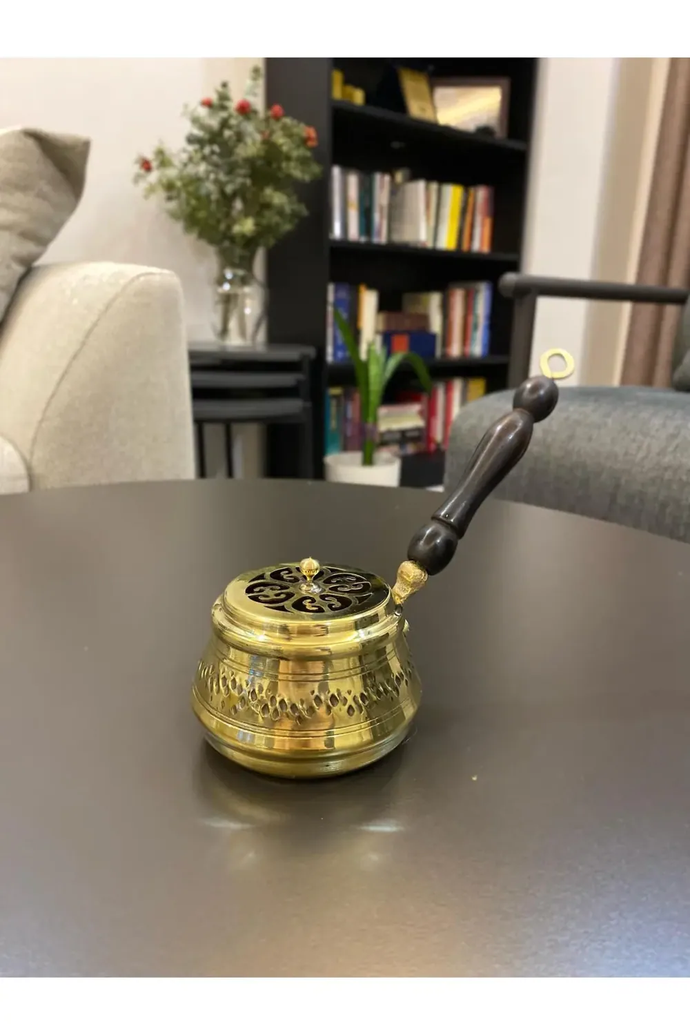 مبخرة بلون ذهبي من النحاس الأصفر - صورة 2