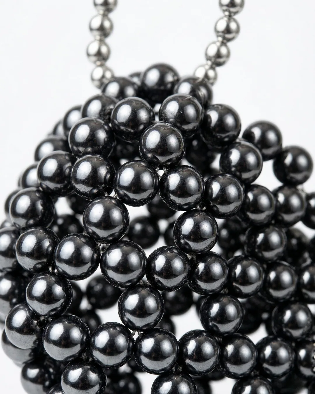 حقيبة قلب سهرة بخرز رمادي فحمي وفضي - صورة 4