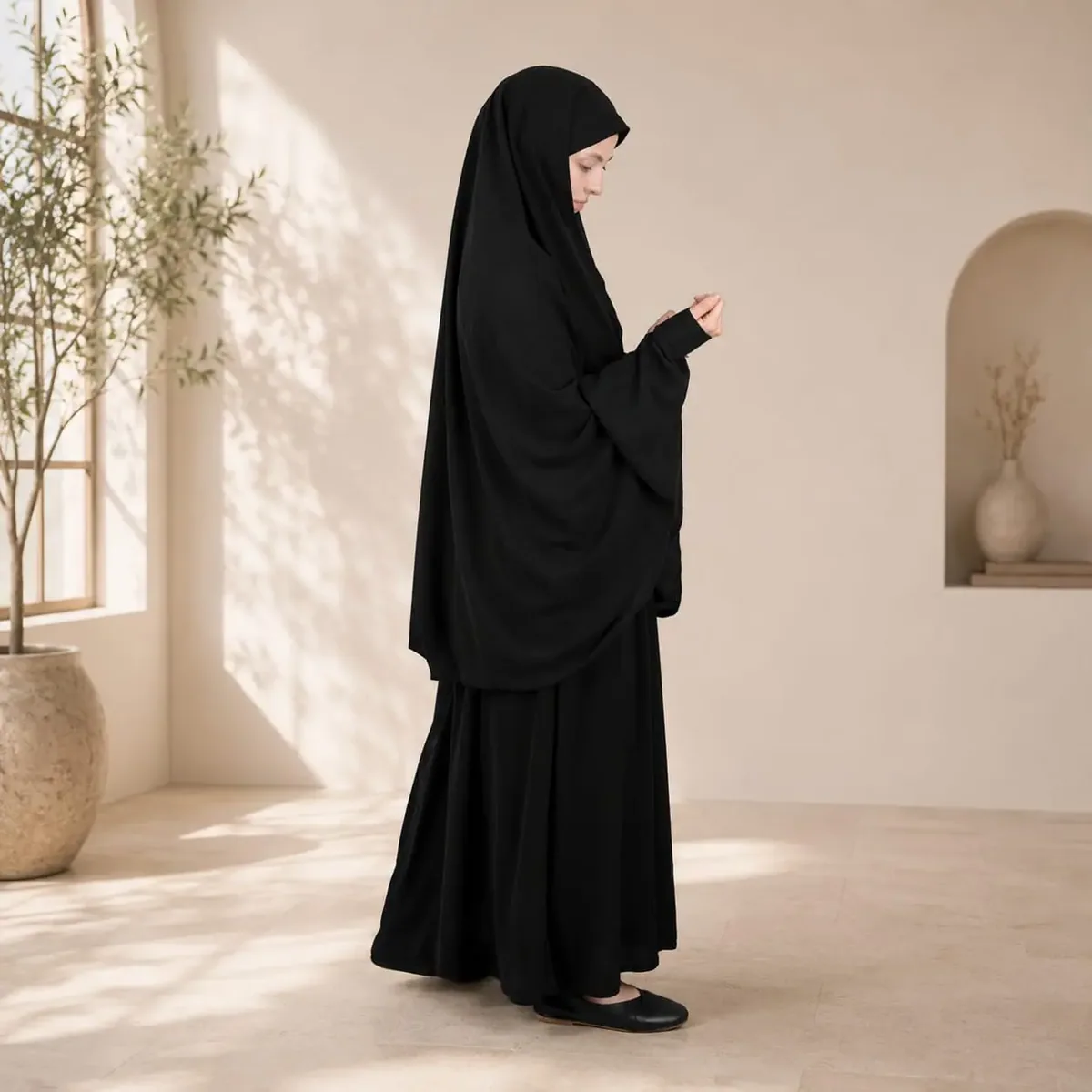 جلباب كريب بتثبيت دبابيس وتنورة بكسرات أسود