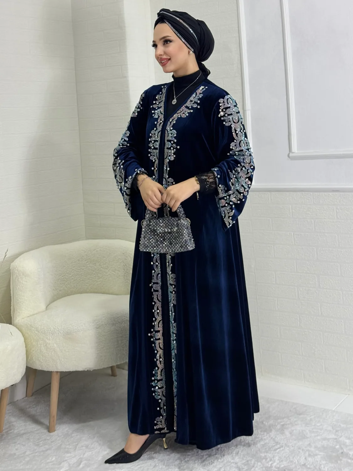 عباءة سهرة مخمل زرقاء بأحجار من الكتف حتى الأكمام - صورة 2