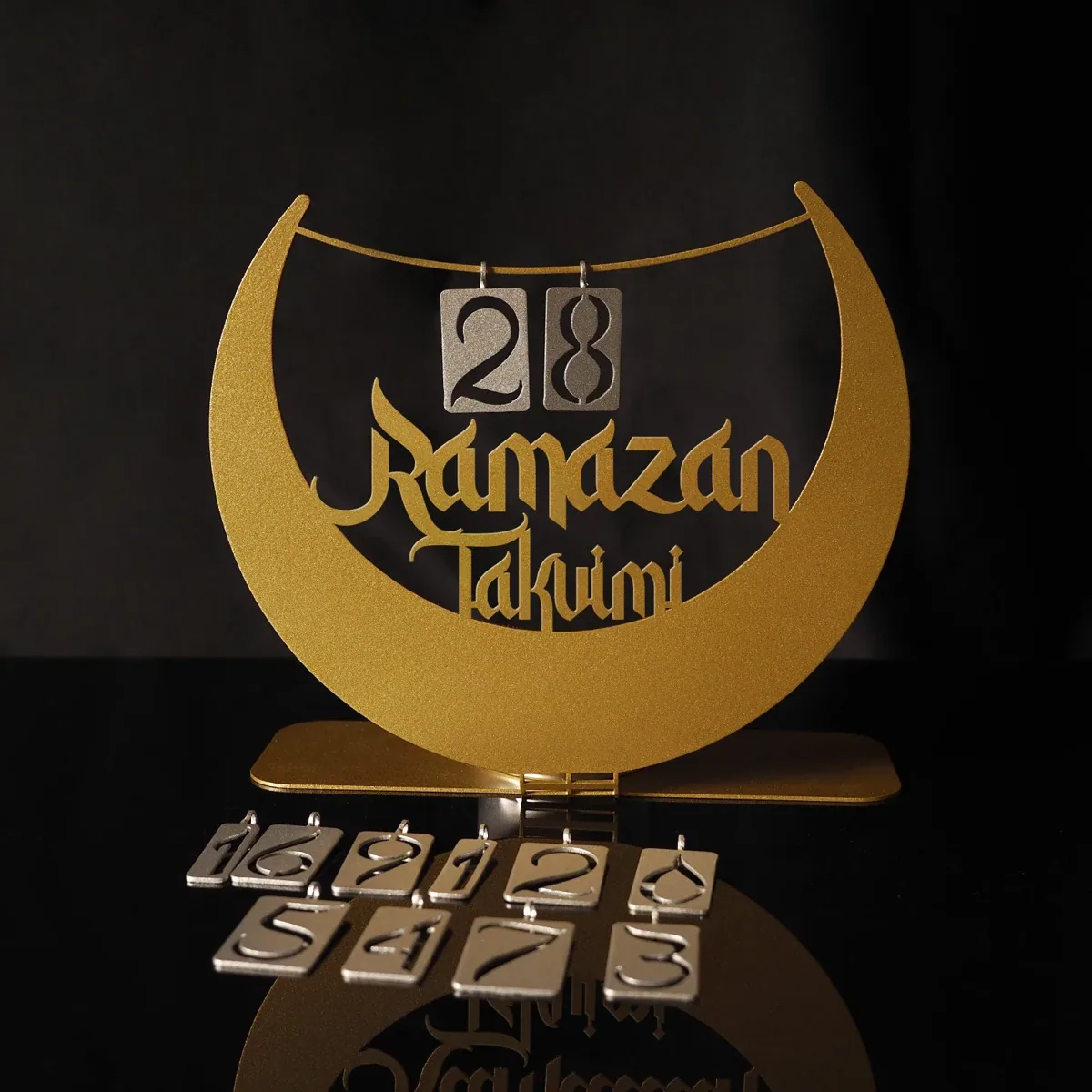 تقويم رمضان معدني بهلال وأرقام معلقة - صورة 3