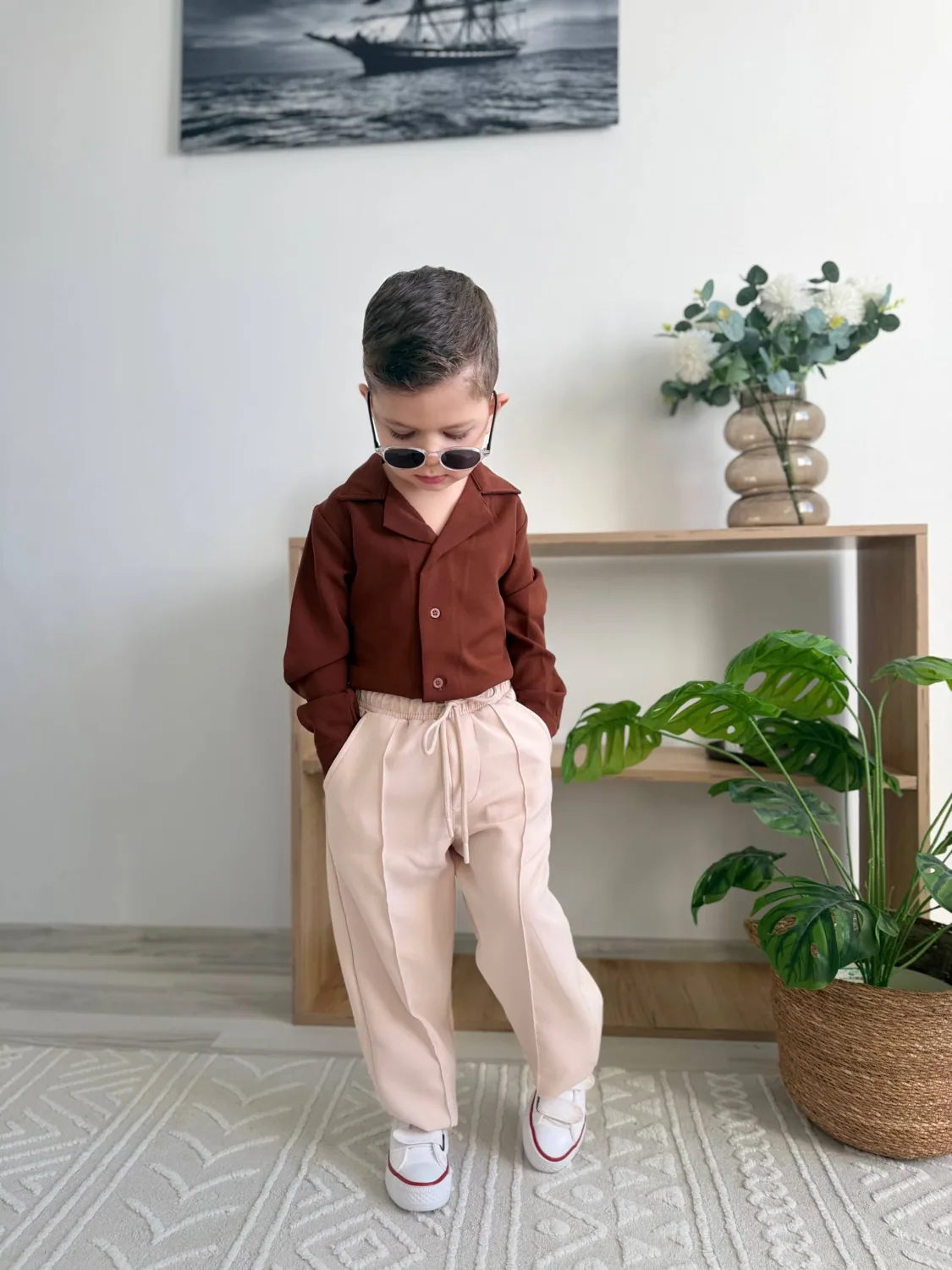 طقم أولاد بتصميم ريترو بلون بني - صورة 2