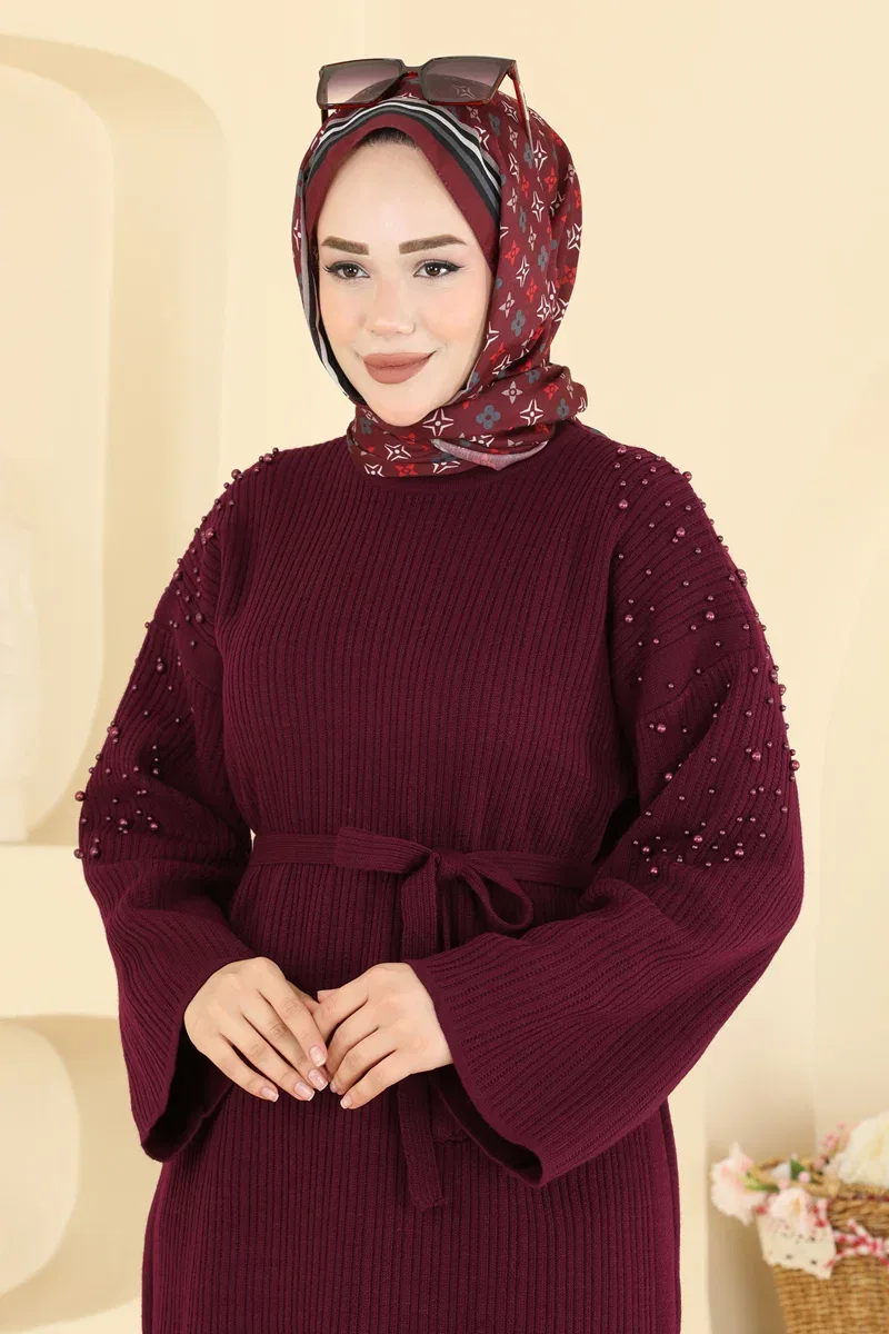 فستان تريكو بتفاصيل لؤلؤ بلون عنابي - صورة 4