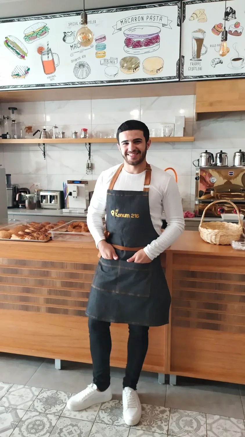 مريلة جينز بحزام رقبة وجيوب