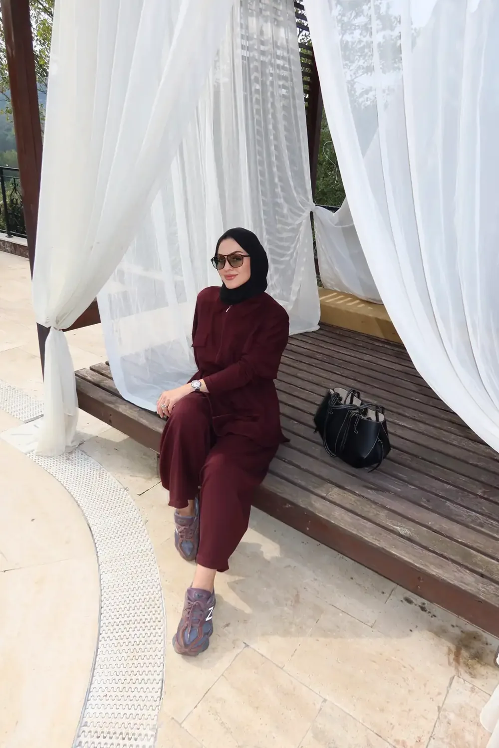 طقم رياضي مرن عنابي بسترة طويلة