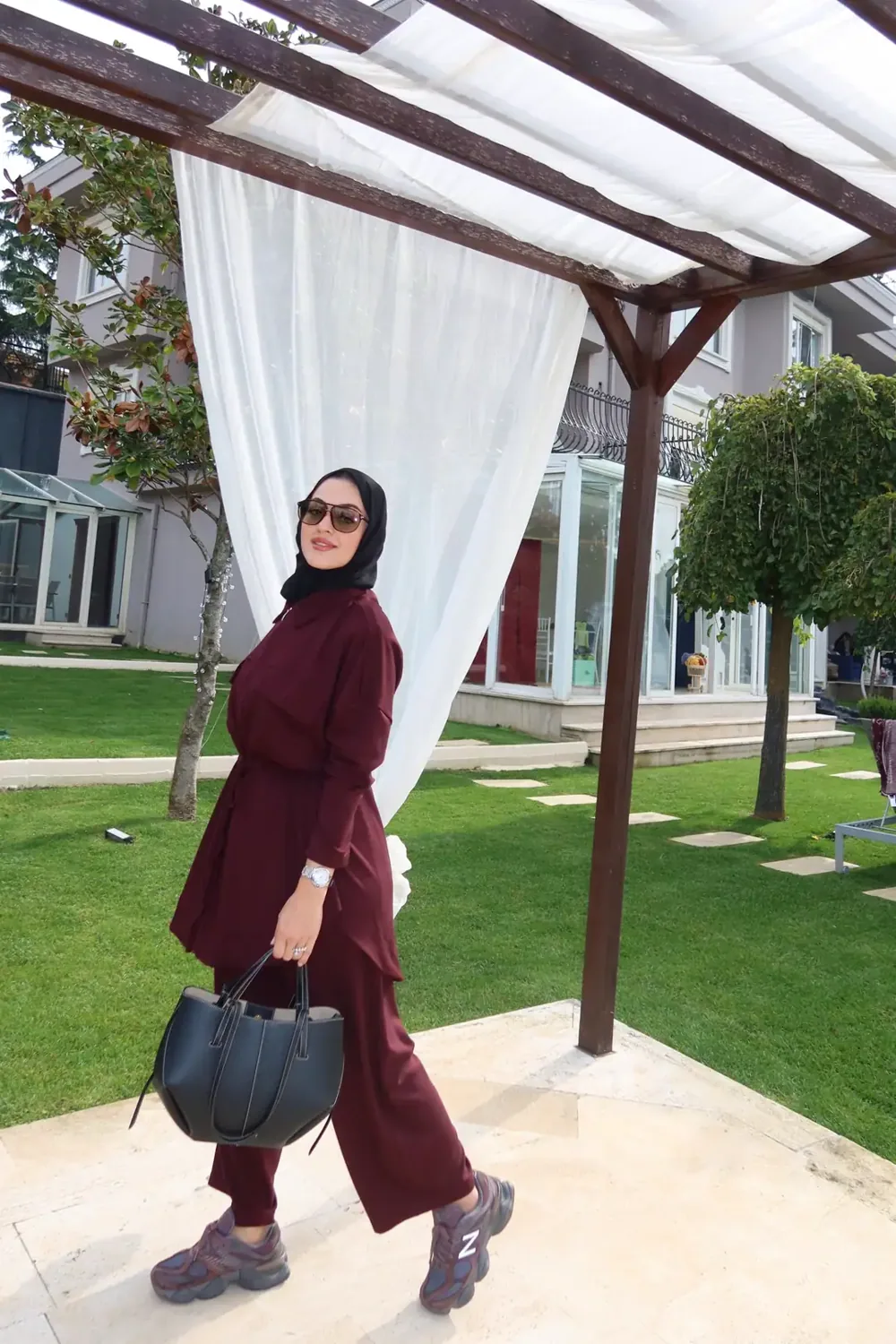 طقم رياضي مرن عنابي بسترة طويلة - صورة 2