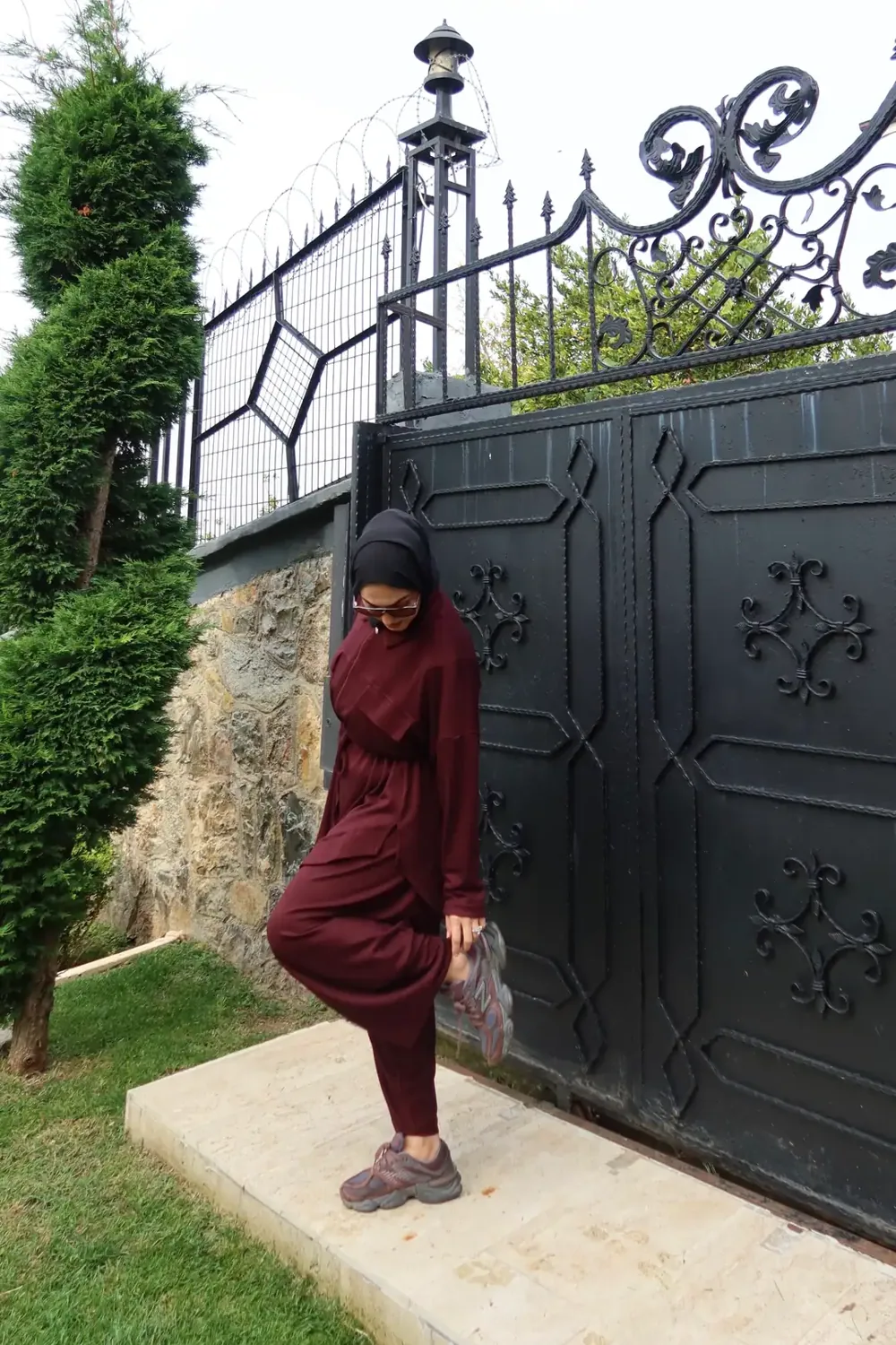 طقم رياضي مرن عنابي بسترة طويلة - صورة 4