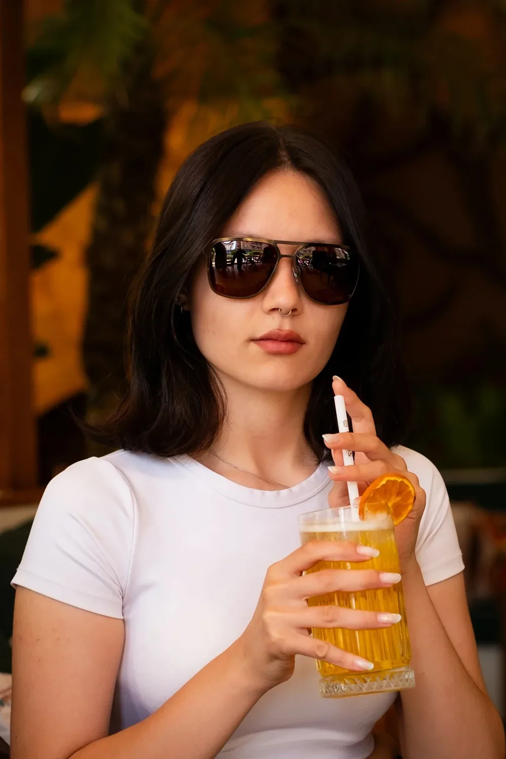 نظارة شمسية معدنية سوداء بحافة علوية مسطحة - صورة 3