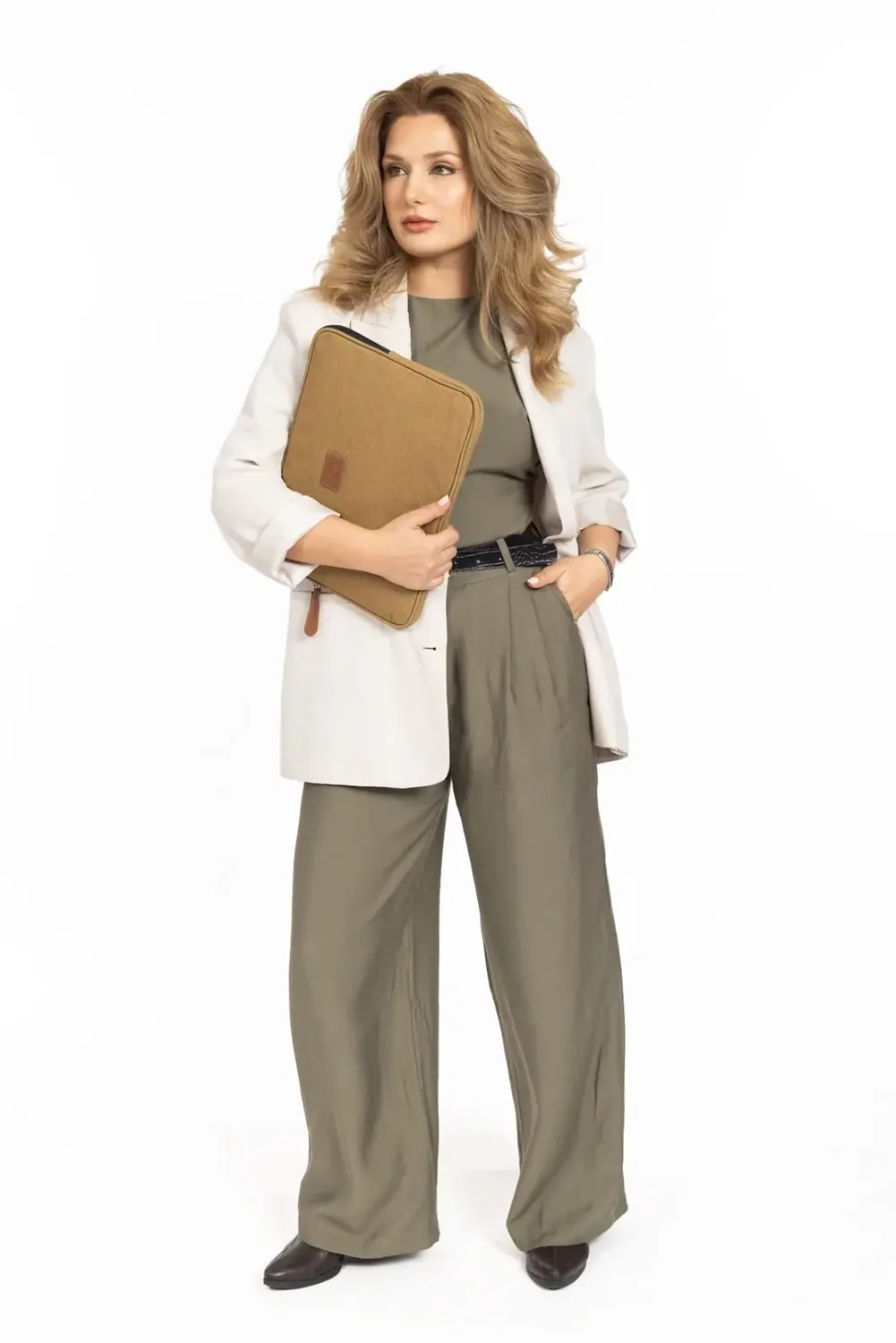 غلاف لابتوب كانفاس بني فاتح ١٤ إنش - صورة 3