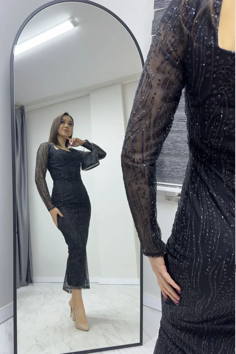 فستان ميدي أسود بخيوط ذهبية لامعة وياقة مربعة - صورة 2