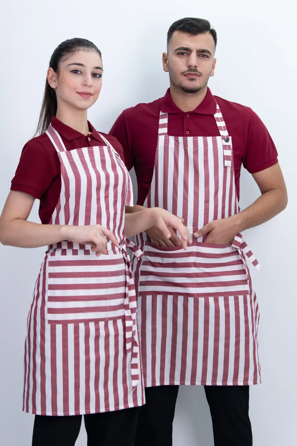 مريلة طويلة مقلمة بالأحمر والأبيض