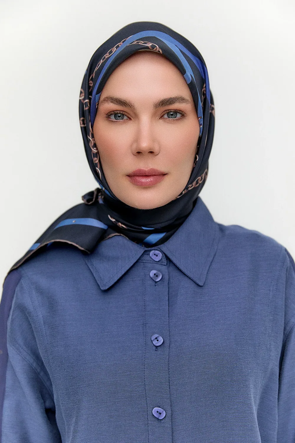 إيشارب حرير توويل بنقشة سلسلة