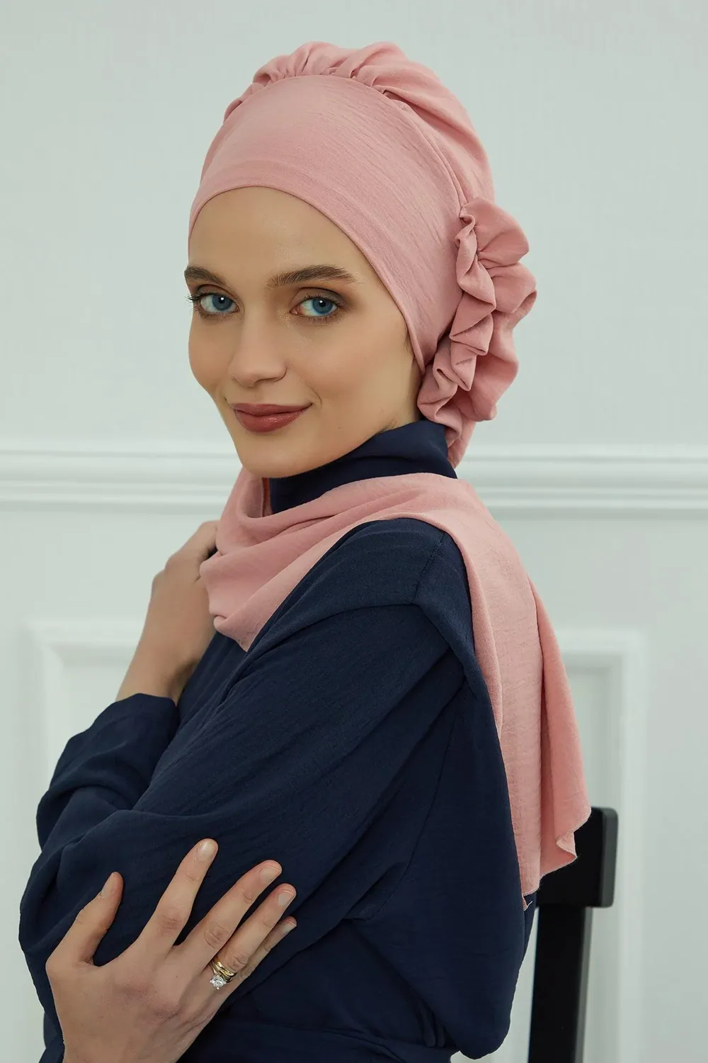 حجاب جاهز بكشكش جانبي من قماش الأيروبين - صورة 4