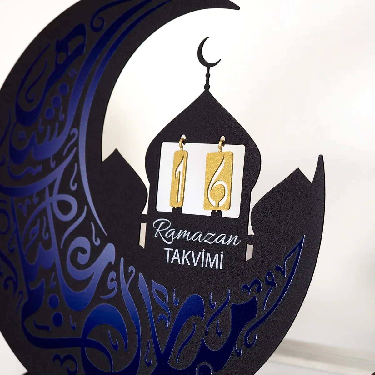 تقويم رمضان معدني بهلال وخط عربي ملون - صورة 3