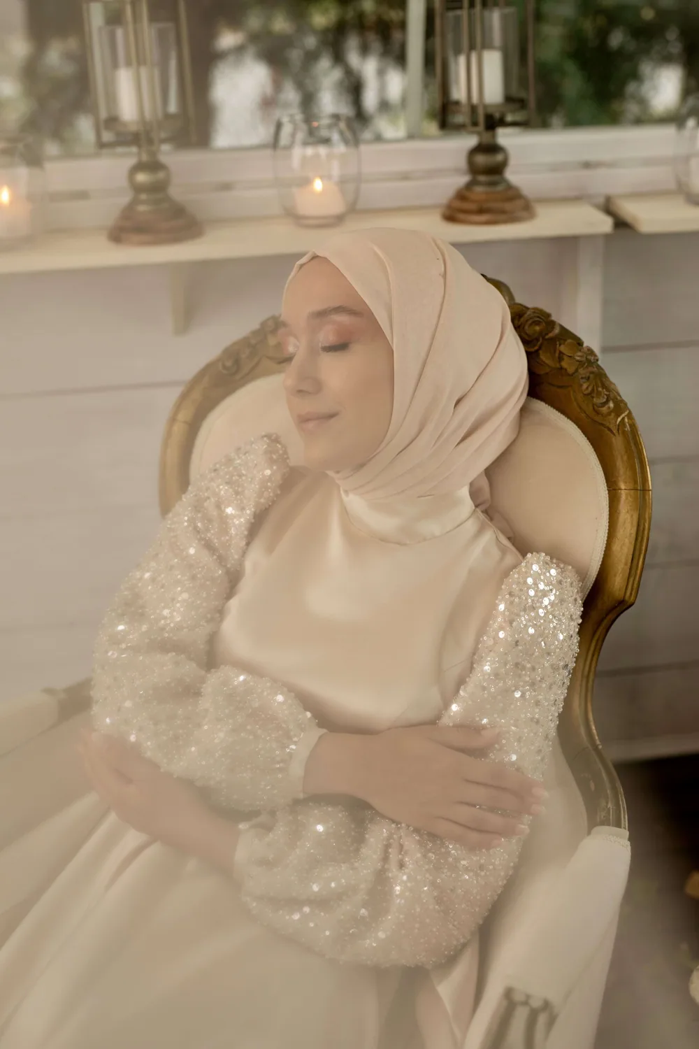 فستان زفاف فانيليا بأكمام مزينة بالخرز - صورة 4
