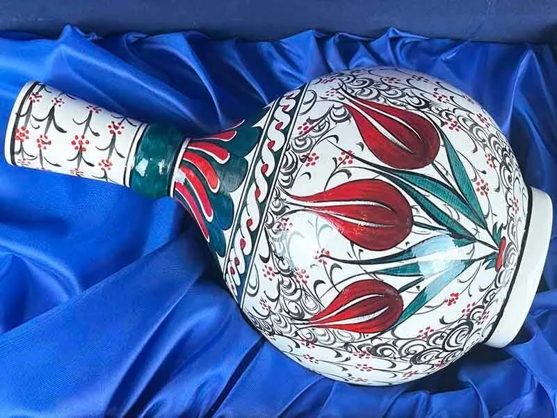 مزهرية إزنيك 30 سم بإكليل توليب حمراء - صورة 3