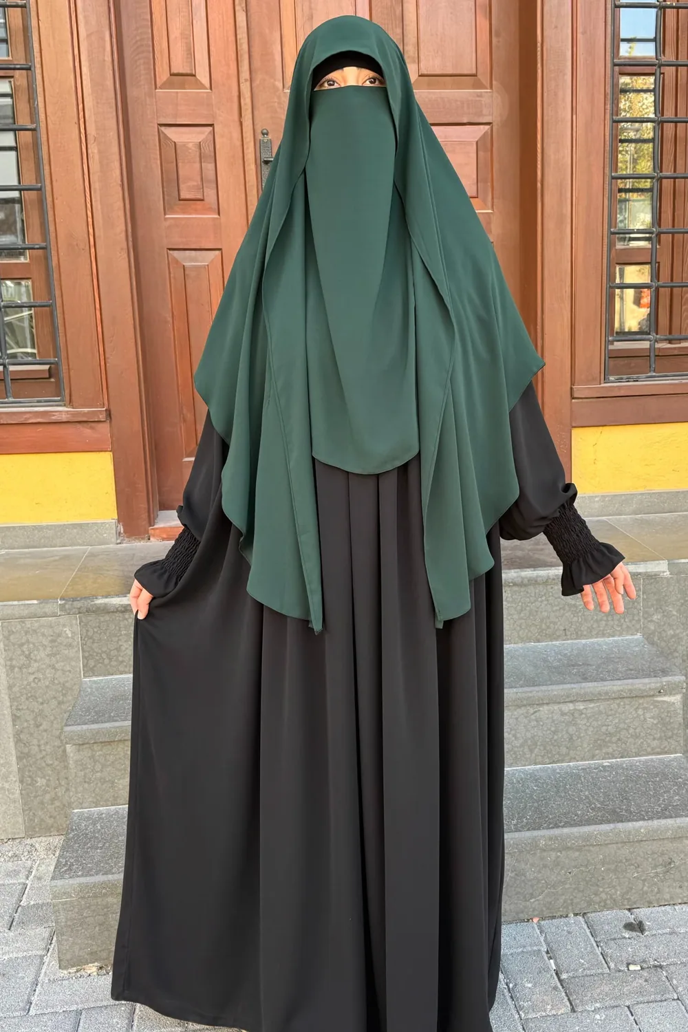 خمار طويل بنقاب مدمج وأربطة أخضر داكن - صورة 2