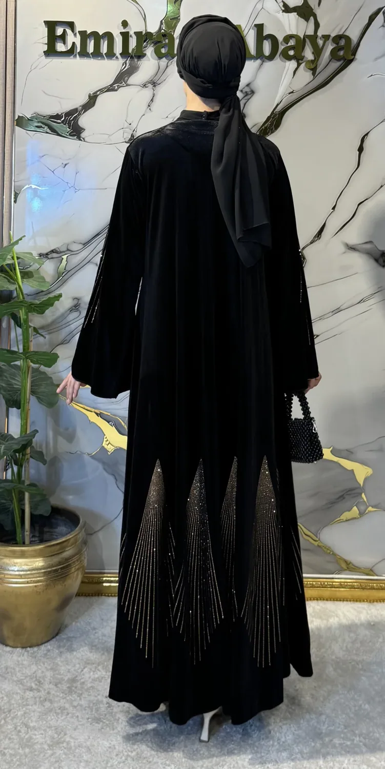 طقم مخمل أسود بخطوط أحجار ذهبية - صورة 2