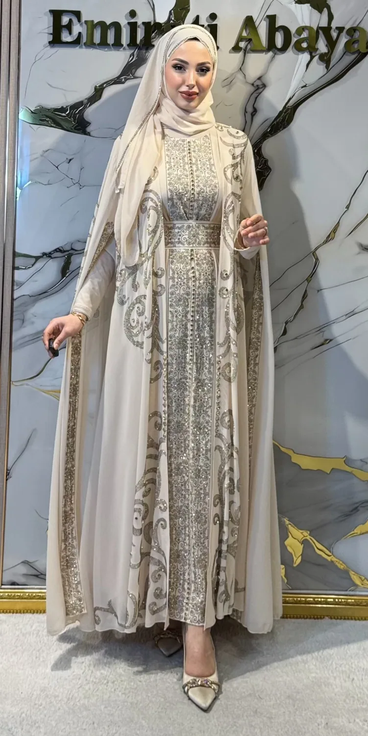 طقم سهرة كريمي 4 قطع بأحجار ذهبية