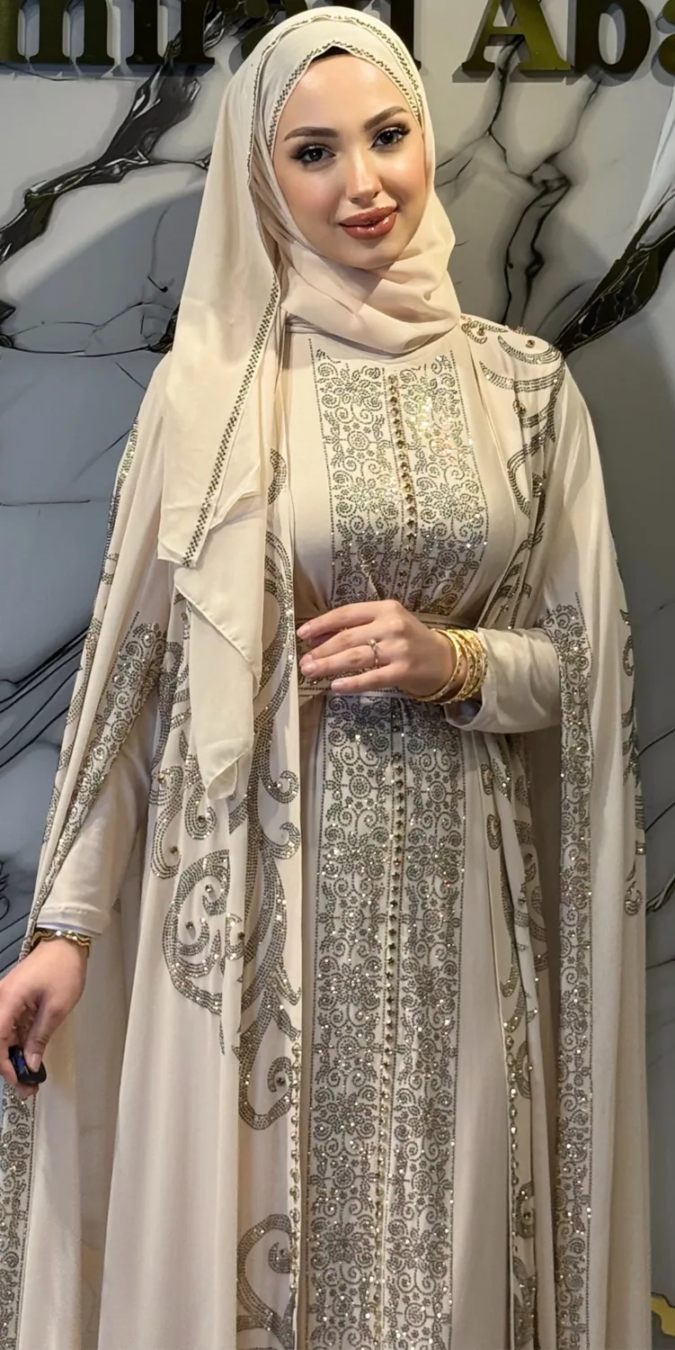طقم سهرة كريمي 4 قطع بأحجار ذهبية - صورة 4