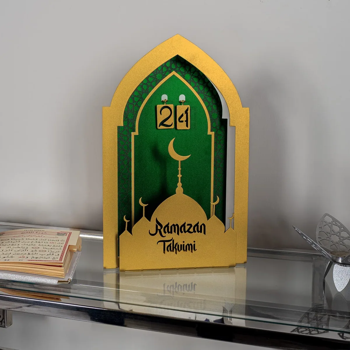 تقويم رمضان معدني ثلاثي الأبعاد بشكل محراب - صورة 2