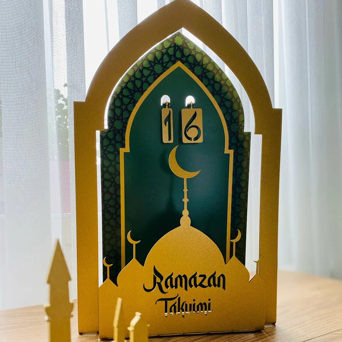 تقويم رمضان معدني ثلاثي الأبعاد بشكل محراب - صورة 3
