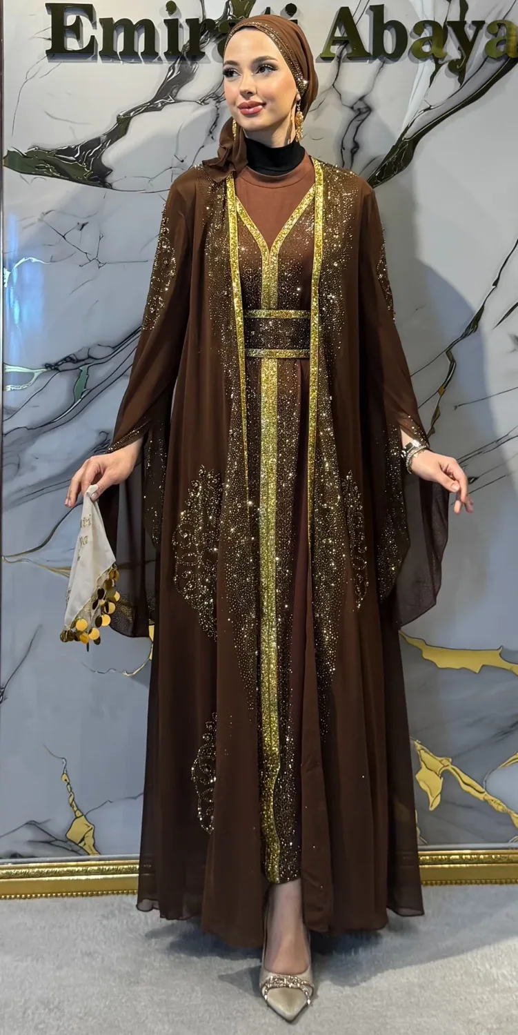 طقم عباية إماراتي بأحجار ذهبية بلون بني