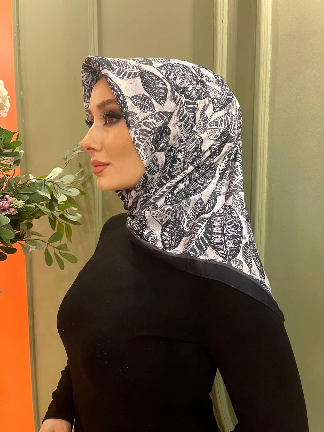 إيشارب ناعم بملمس القطن أسود ورمادي داكن