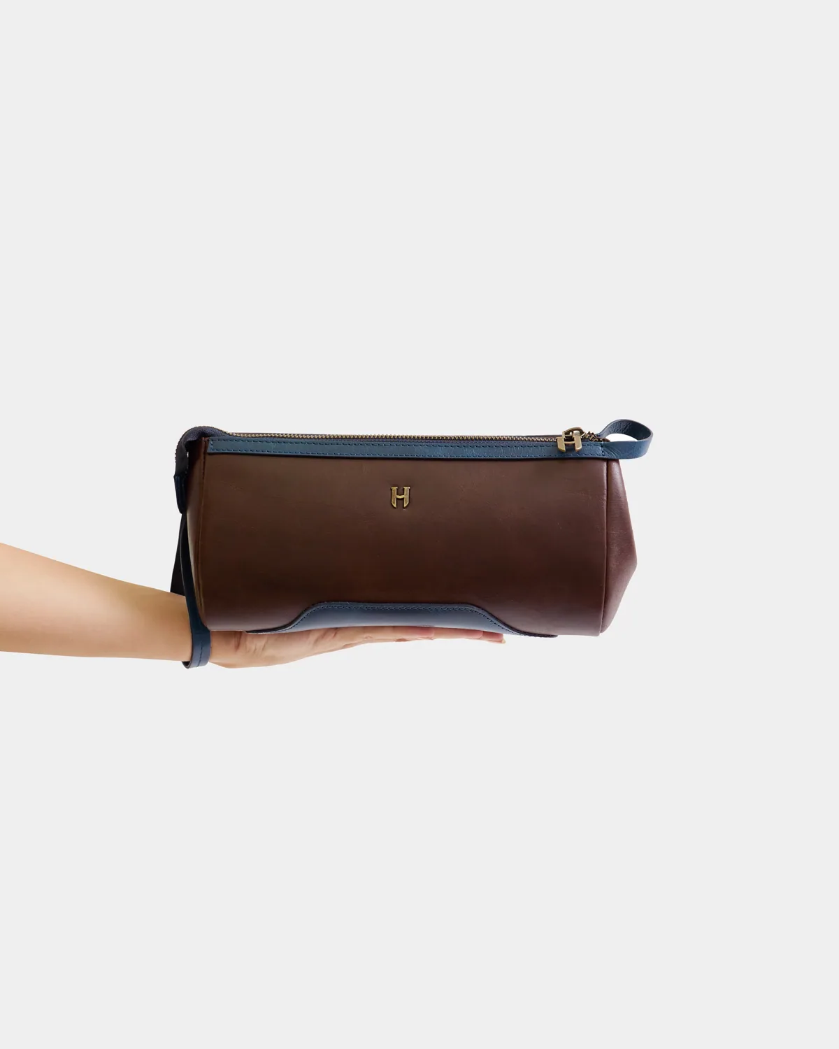 حقيبة أدوات تجميل جلد بني أسطوانية بسحاب - صورة 2