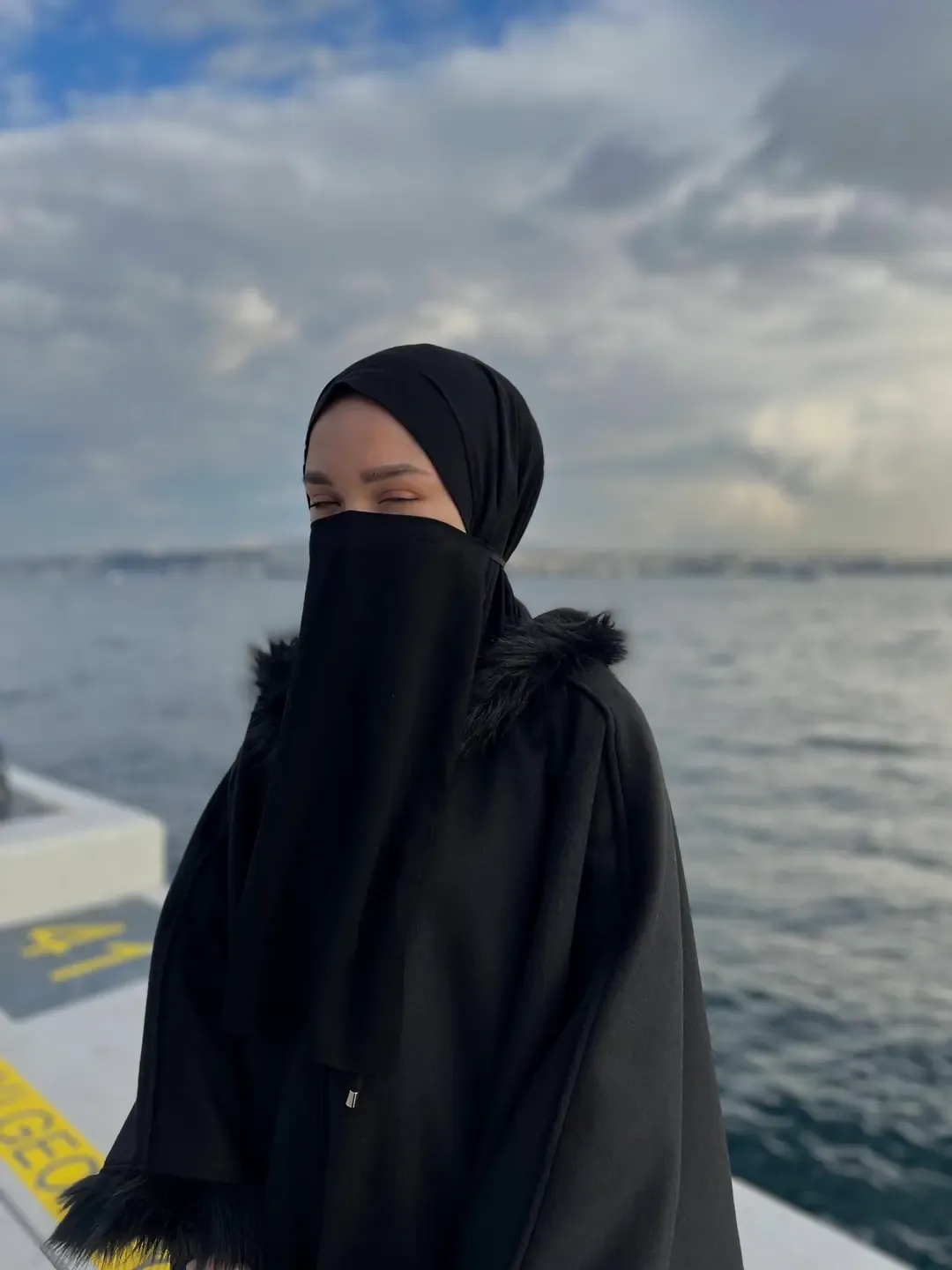نقاب كريب ناعم بربطة خلفية أسود - صورة 4