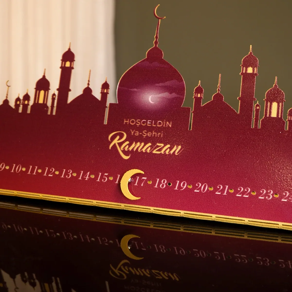 روزنامة رمضان معدنية بعبارة «مرحبا يا شهر رمضان» تُثنى يدويا - صورة 3