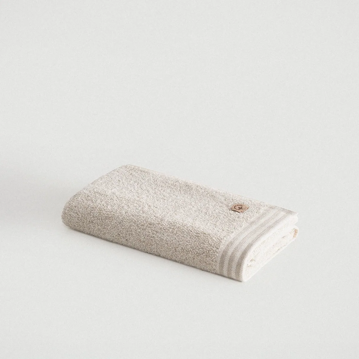 منشفة وجه من قطن عضوي بتصميم اسكندنافي - بيج