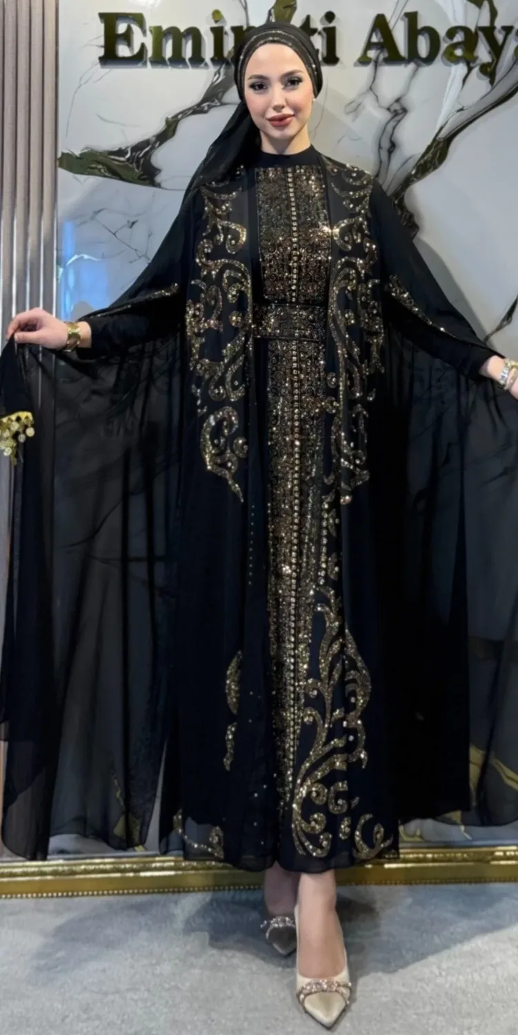 طقم عباية شيفون أسود بأكمام طويلة وأحجار ذهبية