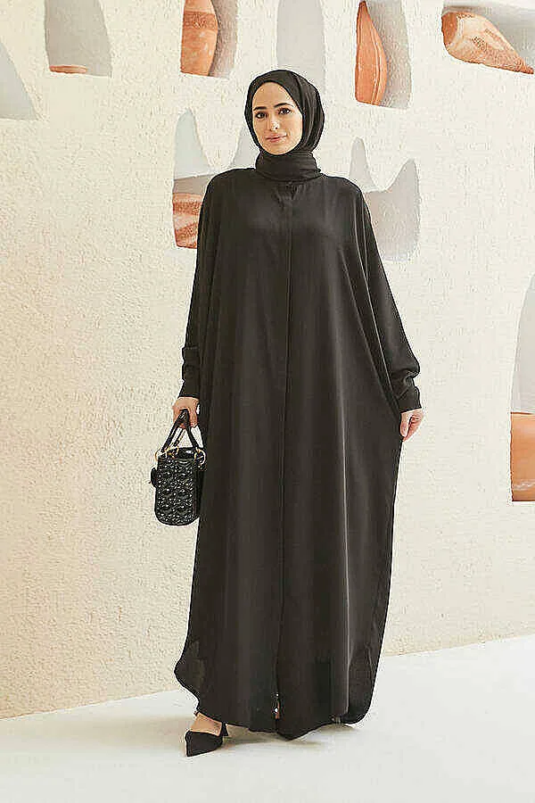 عباية كلاسيكية بلون أسود