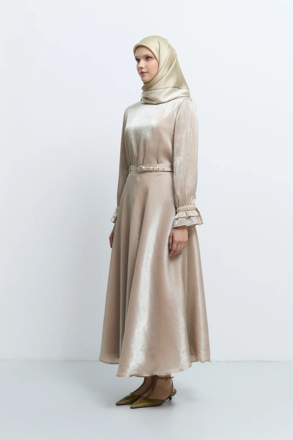 تنورة رمادية لامعة بقصة واسعة وحزام - صورة 2