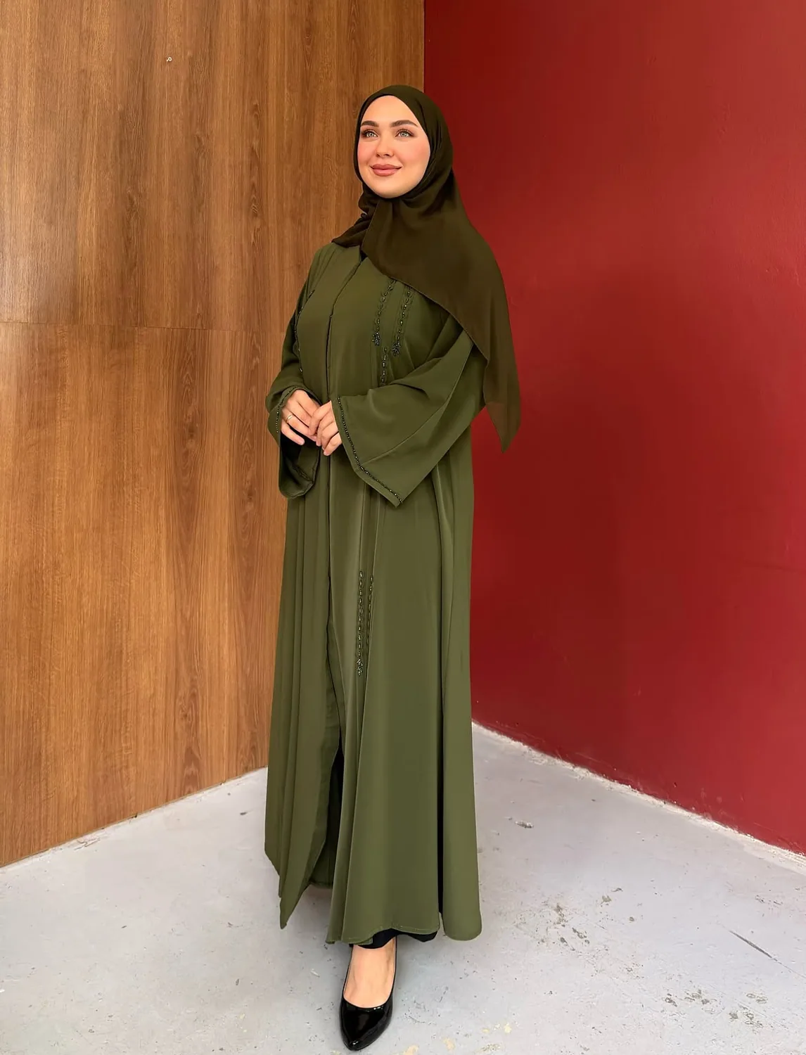 عباءة سهرة زيتية بقصة دبي مع شال هدية