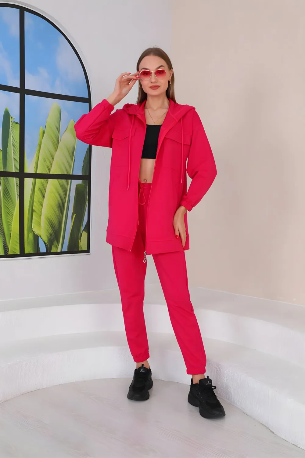 طقم رياضي بلون فوشيا