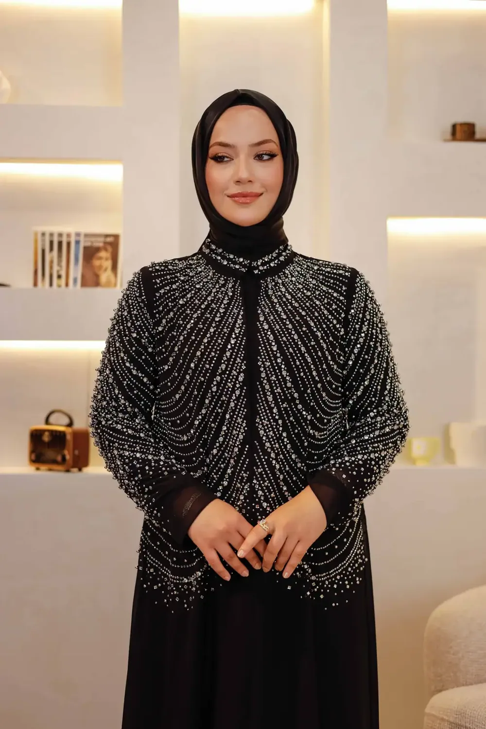 طقم عباية شيفون أسود بجاكيت أحجار للمقاسات الكبيرة - صورة 2