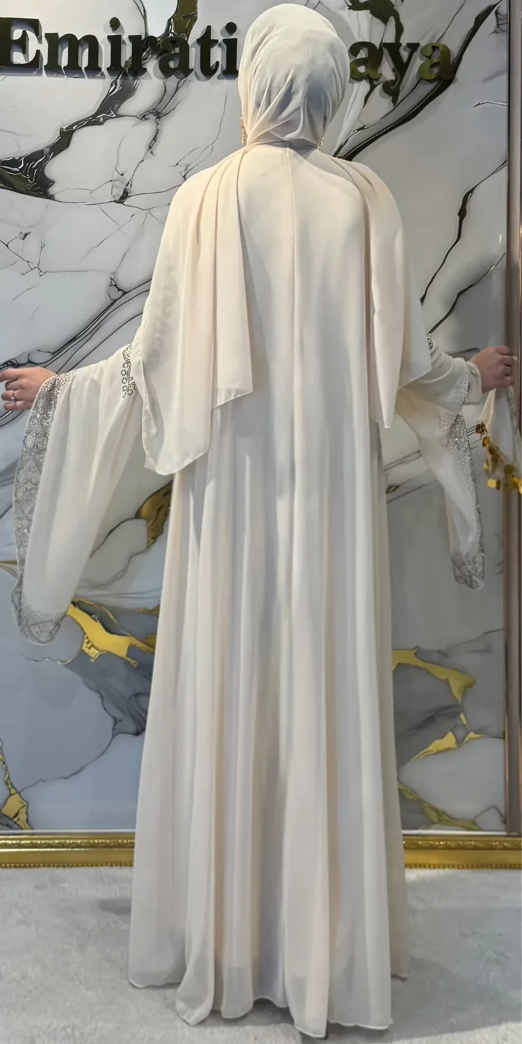 طقم سهرة كريمي بتطريز ذهبي لامع 4 قطع - صورة 2