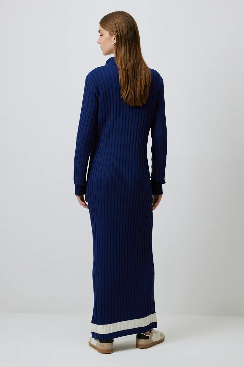 فستان تريكو طويل بياقة بولو - صورة 3