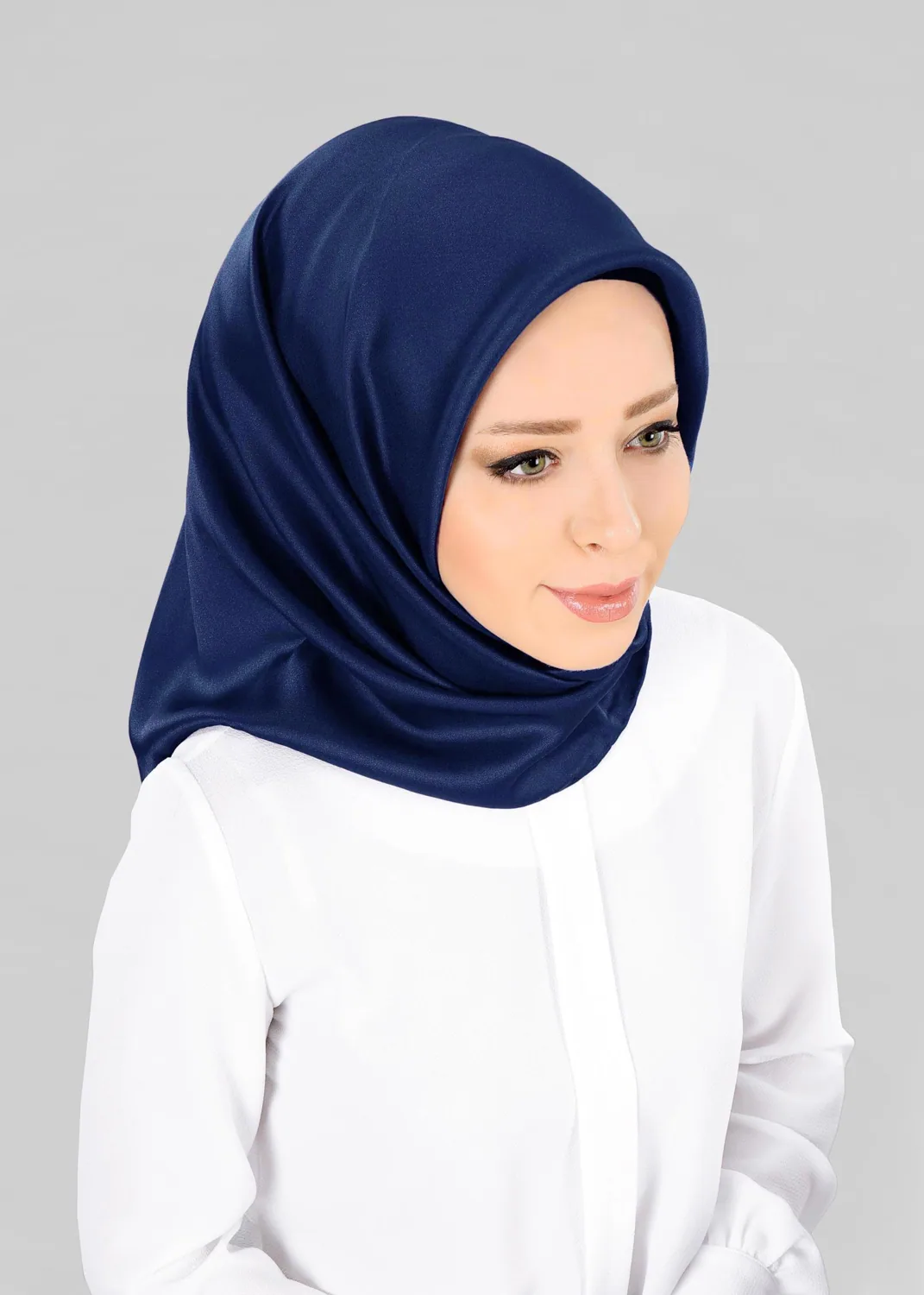 إيشارب مربع بمقاس 99×99 سم - صورة 2