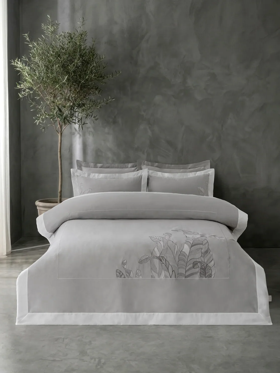 طقم غطاء لحاف مزدوج من قطن ساتان بتطريز 200×220 سم - صورة 2