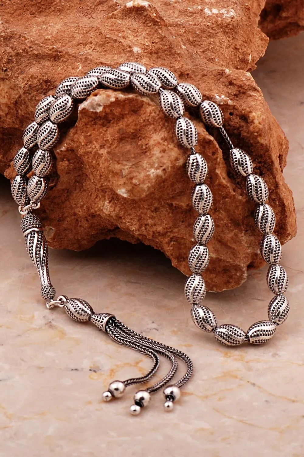 مسبحة فضة تلكاري يدوية بسطح مؤكسد