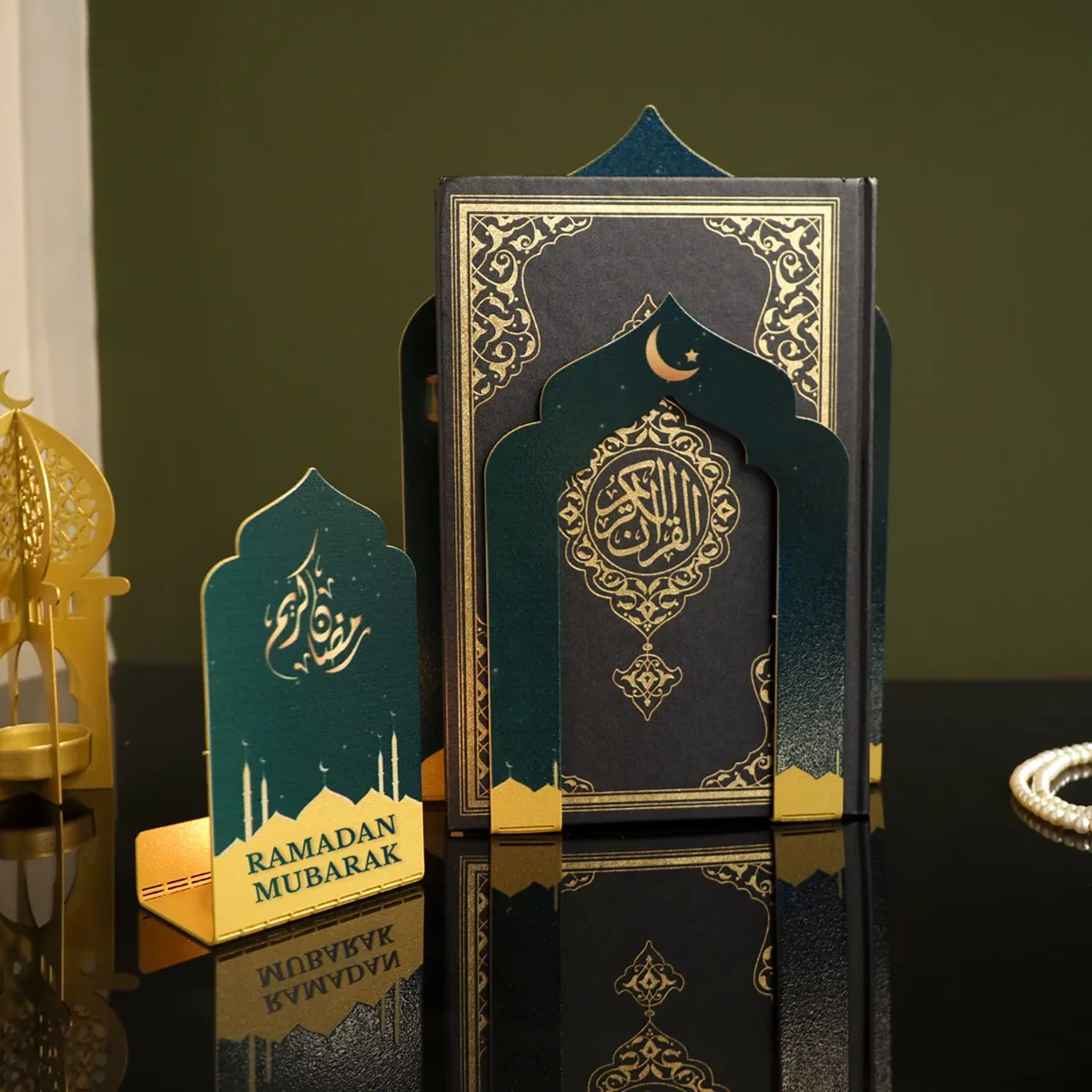 حامل مصحف وشمعة معدني بعبارة رمضان مبارك