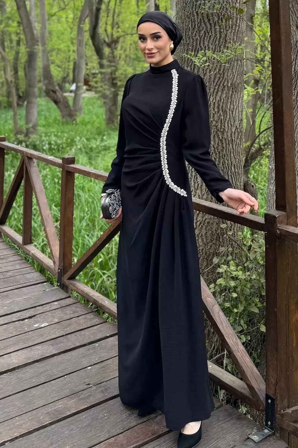 فستان سهرة أسود مقاس كبير بدرابيه مرصع بالأحجار