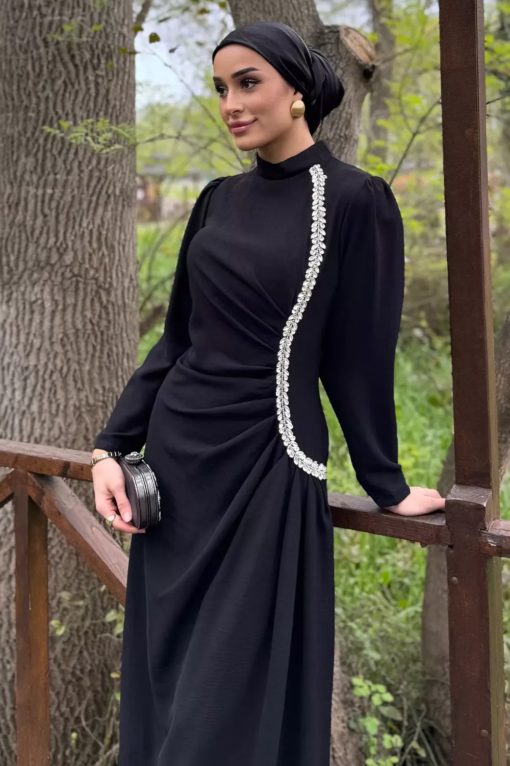 فستان سهرة أسود مقاس كبير بدرابيه مرصع بالأحجار - صورة 2
