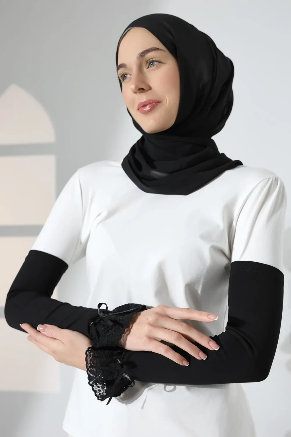 كمّ صلاة بتفاصيل دانتيل من البينيه بلون أسود - صورة 4