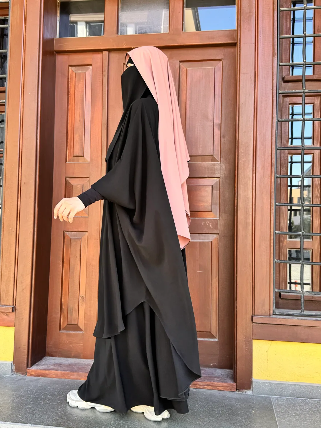 طقم جلباب أفغاني بقصة بيضاوية من حرير المدينة أسود - صورة 4