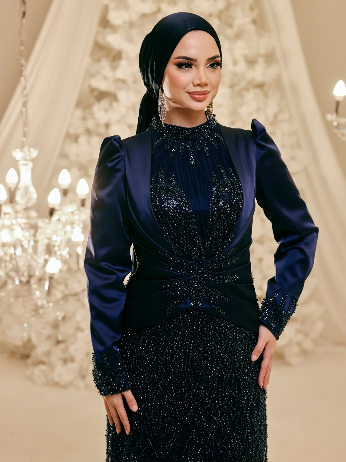 فستان سهرة للمحجبات بلؤلؤ وساتان