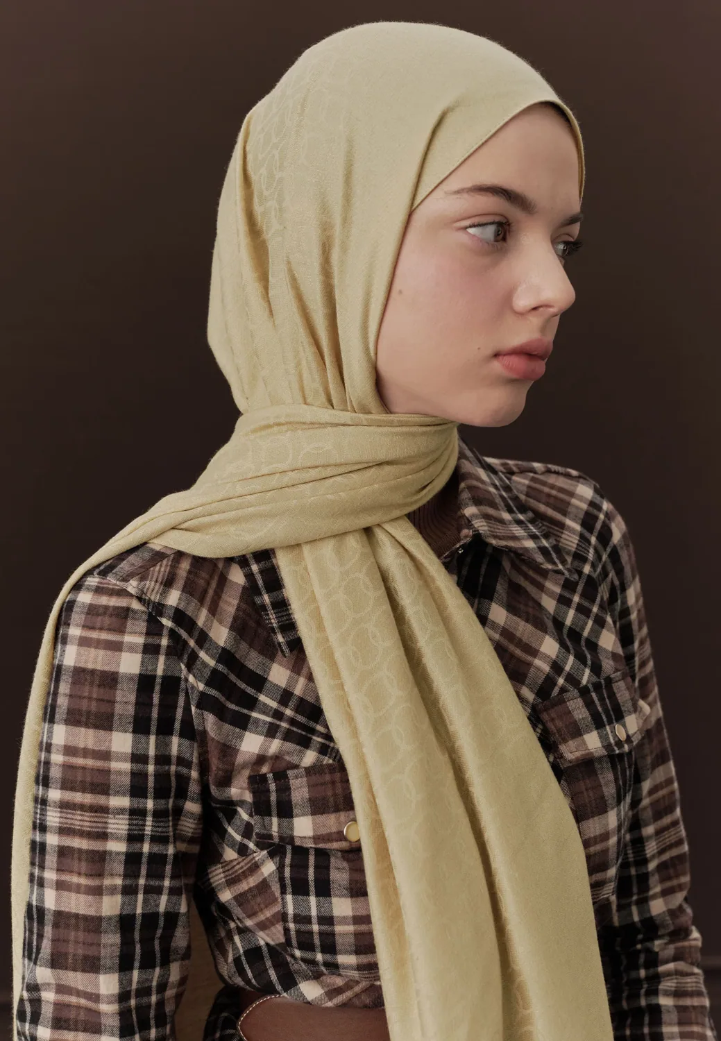شال بالصوف بلون بيج - صورة 3